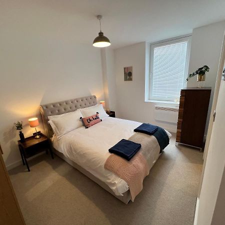 Modern 2 Bedroom Apt Sleeps 6 - Near Gloucester Buitenkant foto