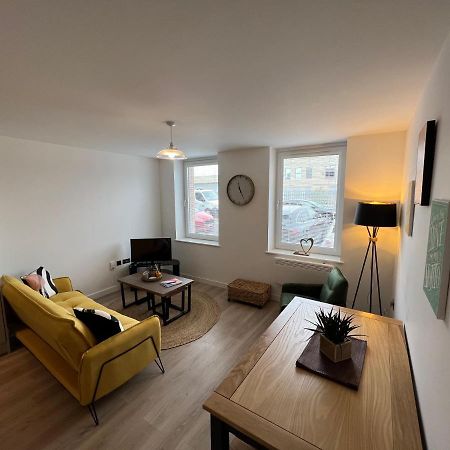 Modern 2 Bedroom Apt Sleeps 6 - Near Gloucester Buitenkant foto