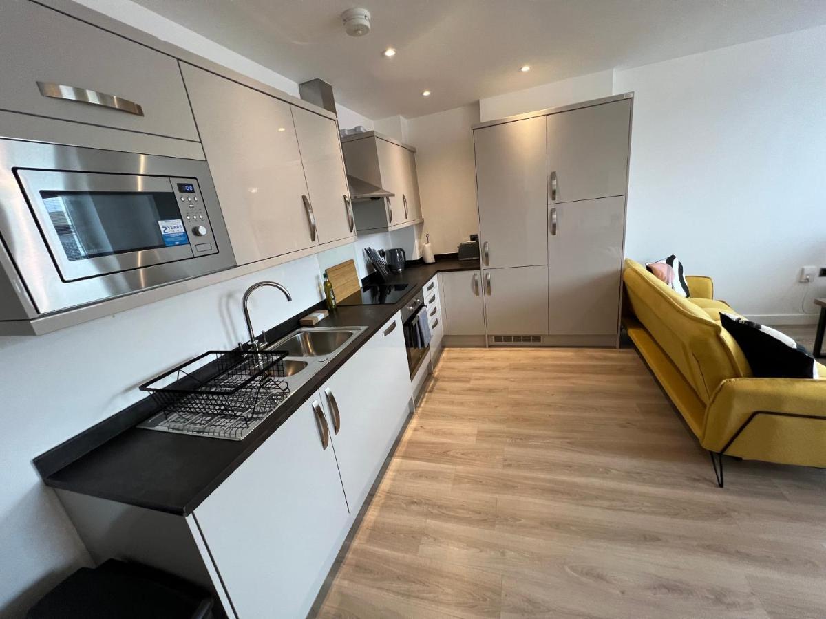 Modern 2 Bedroom Apt Sleeps 6 - Near Gloucester Buitenkant foto