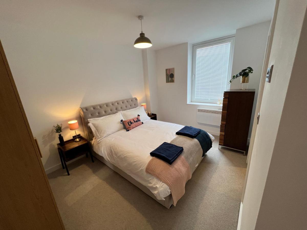 Modern 2 Bedroom Apt Sleeps 6 - Near Gloucester Buitenkant foto