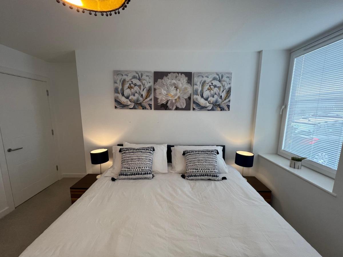 Modern 2 Bedroom Apt Sleeps 6 - Near Gloucester Buitenkant foto